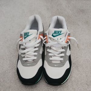 Women's Nike Air Max Correlate 'White, Black, New Green